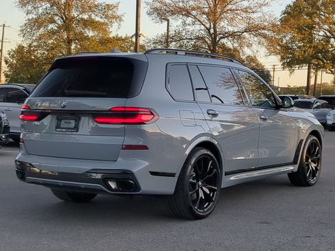 Used 2025 BMW X7 xDrive40i w/ M Sport Package image 3