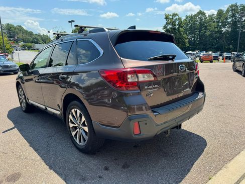 Used 2019 Subaru Outback 3.6R Touring AWD/4WD image 5