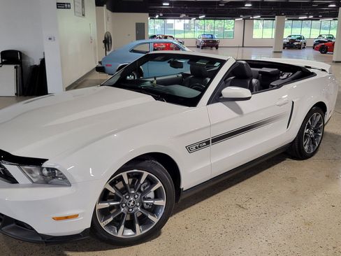 Used 2011 Ford Mustang GT Premium w/ Electronics Pkg RWD image 15