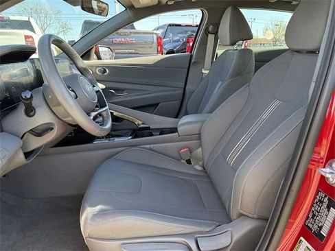 Used 2025 Hyundai Elantra SEL image 24