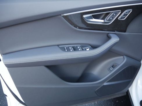 Used 2025 Audi Q7 3.0T Premium Plus image 15