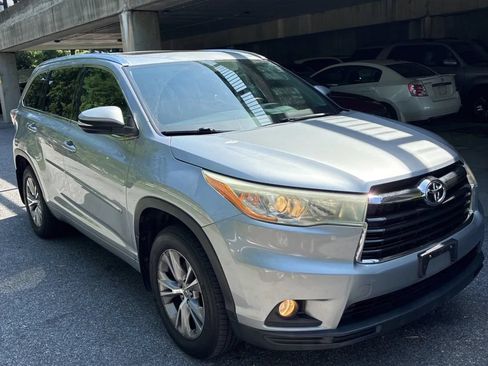 Used 2015 Toyota Highlander XLE AWD/4WD image 12