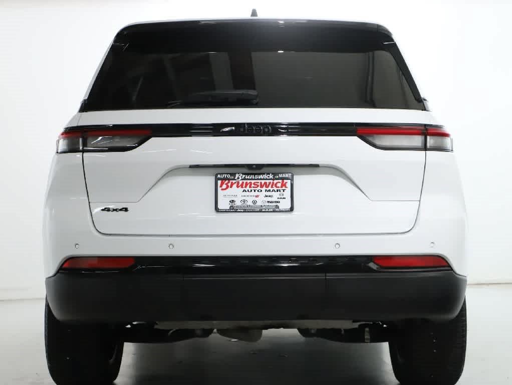 Used 2023 Jeep Grand Cherokee Altitude AWD/4WD image 41