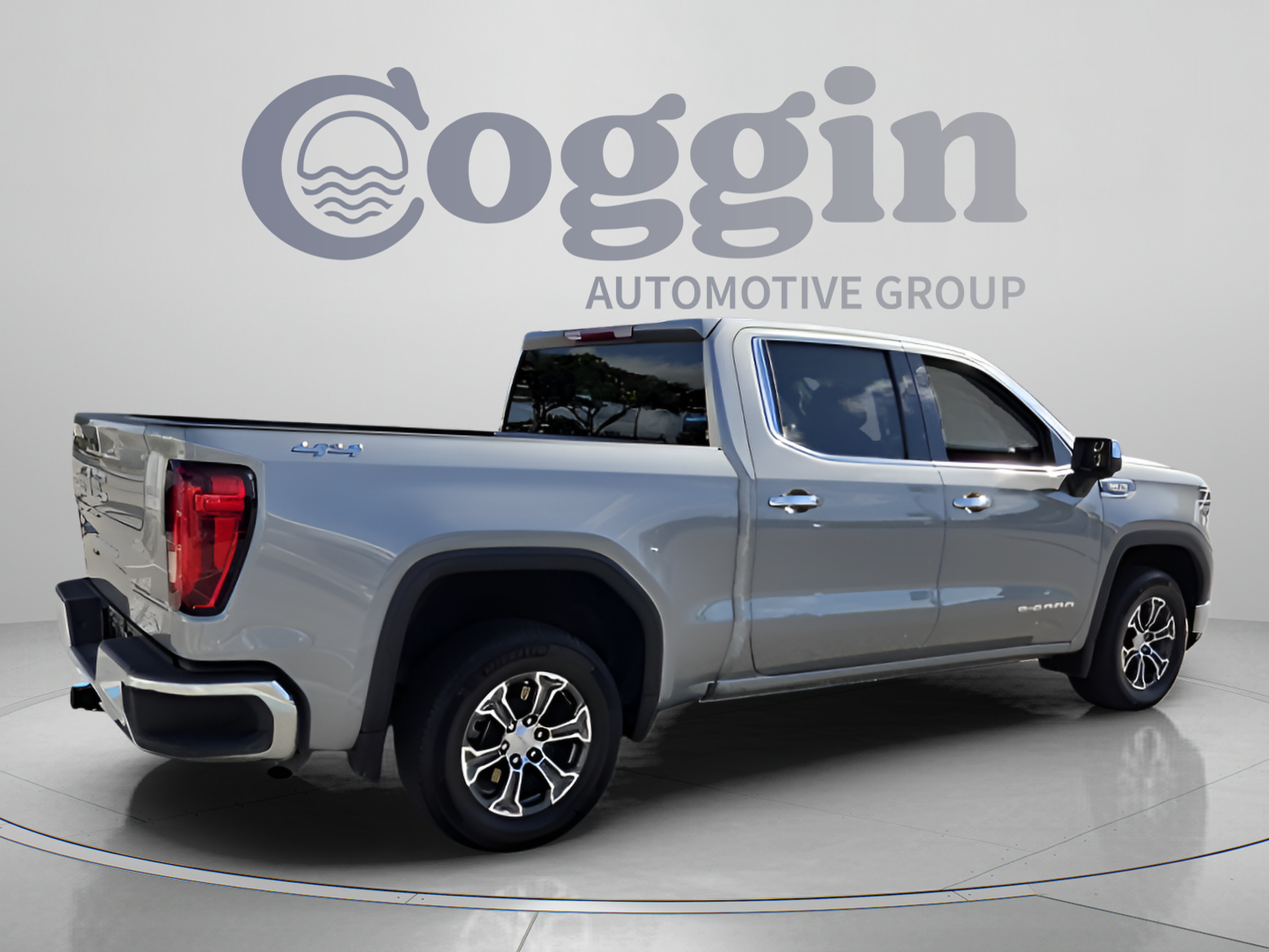 Used 2025 GMC Sierra 1500 SLT AWD/4WD image 5