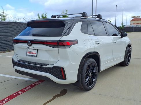 New 2026 Volkswagen Tiguan SE R-Line FWD image 2