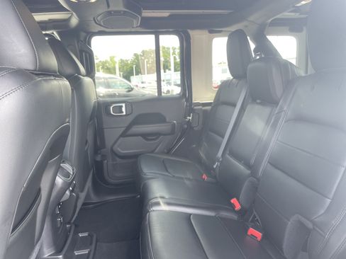 Used 2022 Jeep Wrangler Unlimited Sahara AWD/4WD image 29