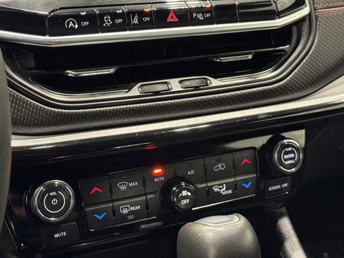 Used 2024 Jeep Compass Trailhawk image 13