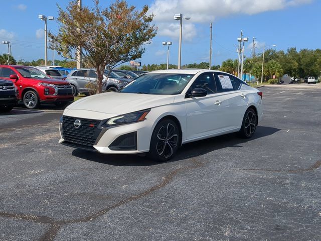 Used 2024 Nissan Altima 2.5 SR w/ SR Premium Package FWD image 2