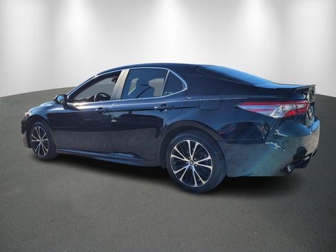 Used 2018 Toyota Camry SE image 5