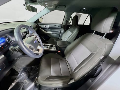 Used 2022 Ford Explorer XLT image 19