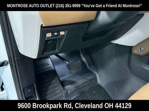 New 2025 Land Rover Defender 110 X-Dynamic SE image 13