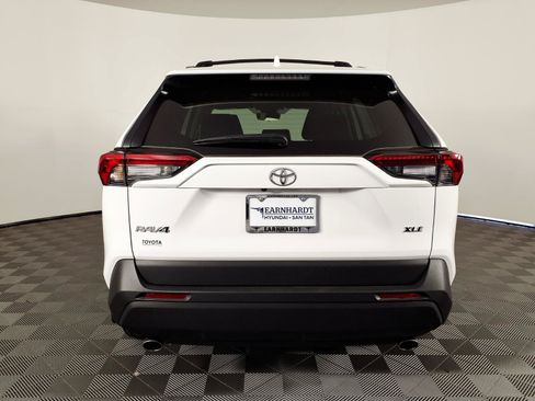 Used 2024 Toyota RAV4 XLE w/ Convenience Package FWD image 5