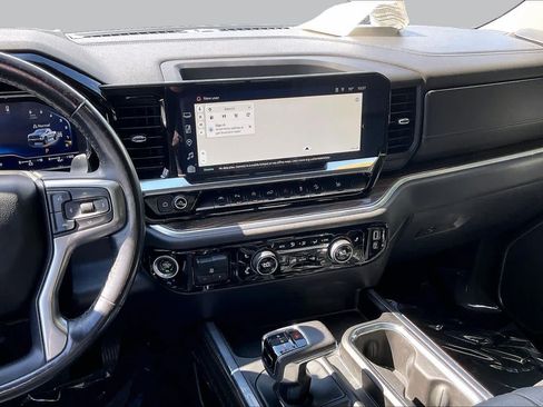 Used 2022 Chevrolet Silverado 1500 LT Trail Boss w/ LT Trail Boss Premium Package AWD/4WD image 7