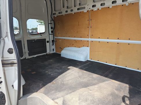 Used 2020 Nissan NV 3500 SL w/ Back Door Glass Package image 11