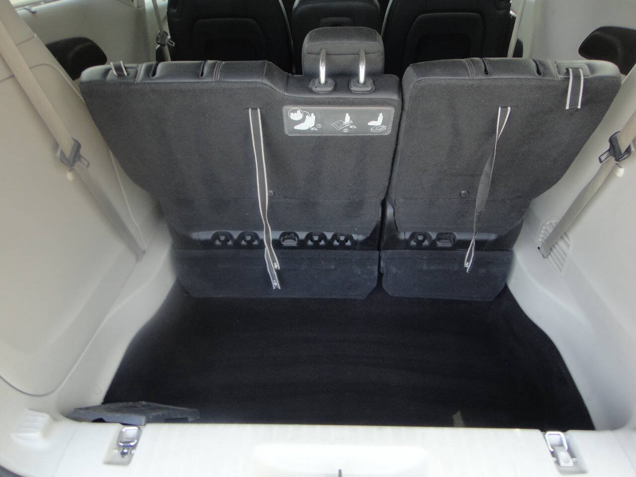 Used 2018 Chrysler Pacifica Touring-L FWD image 13