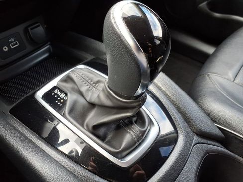 Used 2018 Nissan Rogue AWD image 18