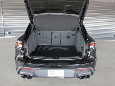 Certified 2026 Porsche Macan AWD/4WD image 26