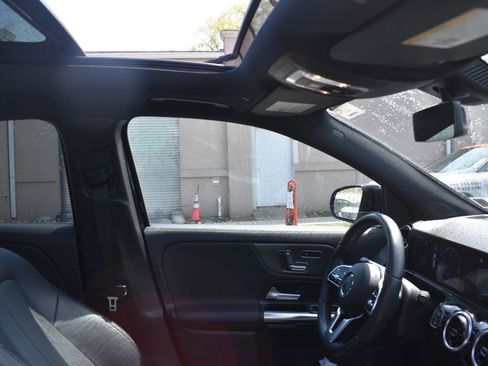 Used 2021 Mercedes-Benz GLA 250 4MATIC image 21