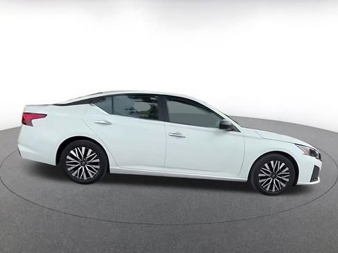 Used 2025 Nissan Altima 2.5 SV FWD image 16