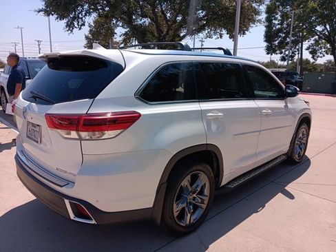 Used 2018 Toyota Highlander Limited Platinum AWD/4WD image 9