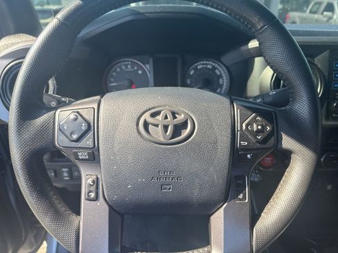 Used 2019 Toyota Tacoma TRD Off-Road AWD/4WD image 12