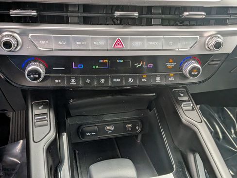 Used 2025 Kia Telluride S AWD/4WD image 30