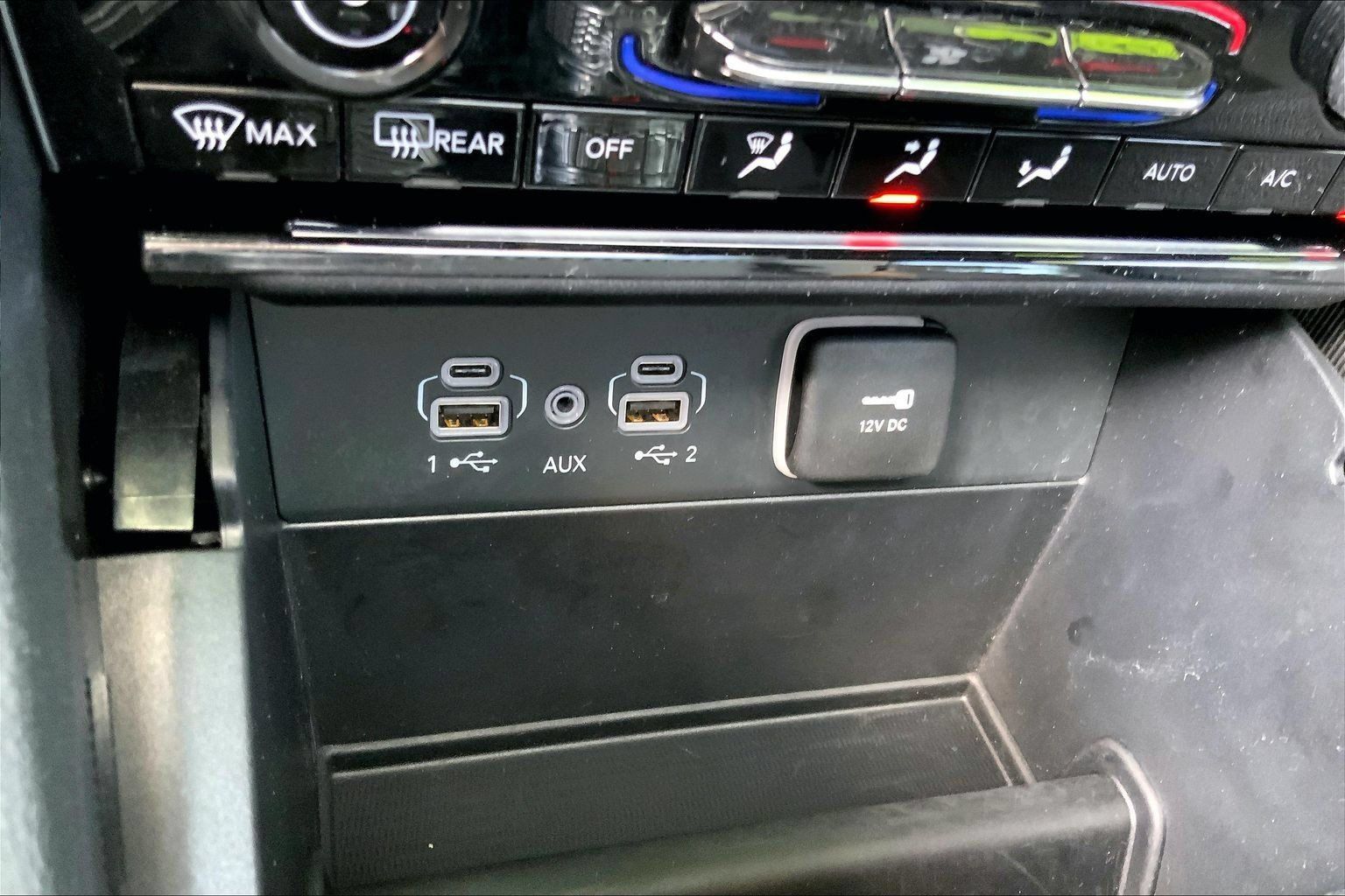 Certified 2025 Jeep Grand Cherokee Limited w/ Black Appearance Package AWD/4WD image 30