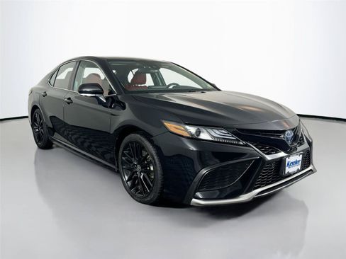 Used 2022 Toyota Camry XSE w/ Navigation Upgrade Package FWD image 7