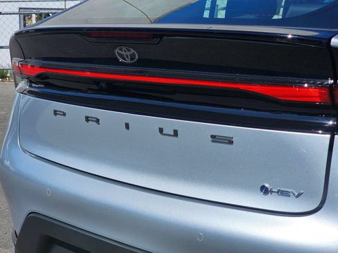 Used 2027 Toyota Prius LE FWD image 13