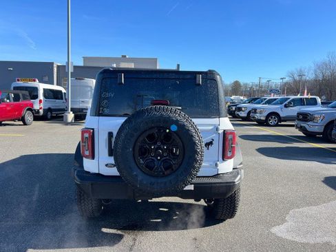 New 2025 Ford Bronco Badlands image 4