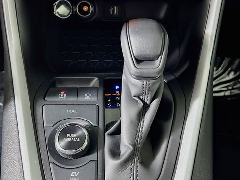 Used 2025 Toyota RAV4 XLE AWD/4WD image 24