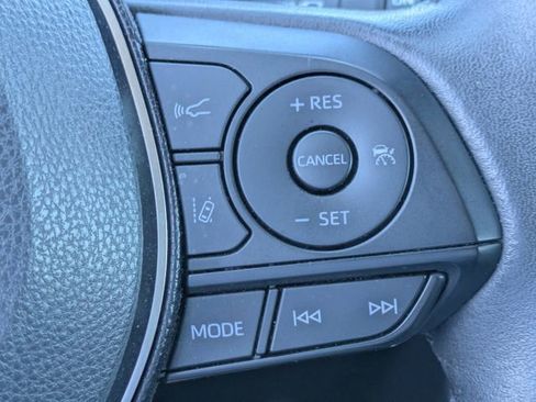 Used 2020 Toyota RAV4 XLE Premium FWD image 21