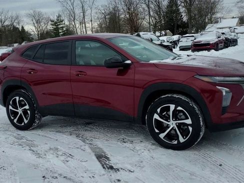 Certified 2024 Chevrolet Trax RS w/ Driver Confidence Package image 2