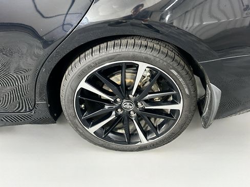 Used 2018 Toyota Camry XSE FWD image 11