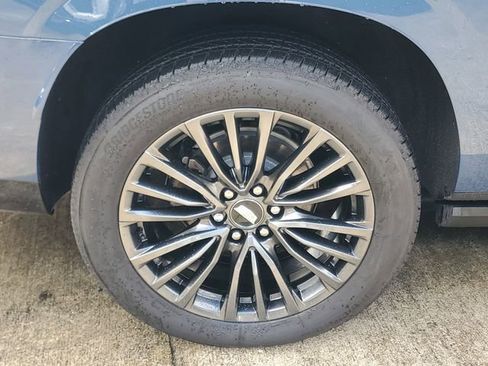 Used 2026 Cadillac Escalade ESV Platinum Sport image 7