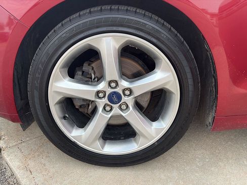 Used 2015 Ford Fusion SE FWD image 18