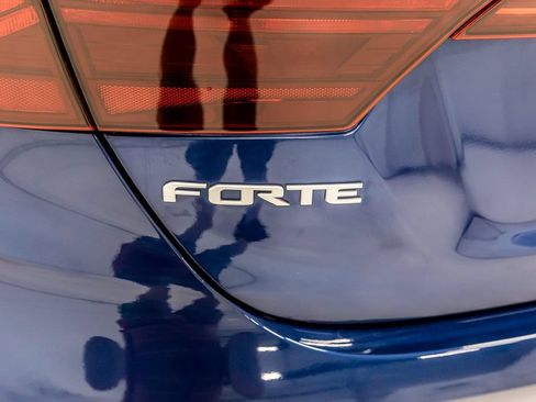 Used 2023 Kia Forte LXS FWD image 5