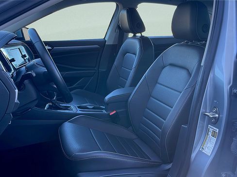 Used 2024 Volkswagen Jetta SE FWD image 24