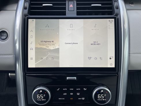 Certified 2025 Land Rover Discovery Dynamic SE AWD/4WD image 19