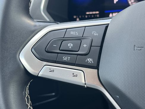 Certified 2023 Volkswagen Tiguan SE image 9