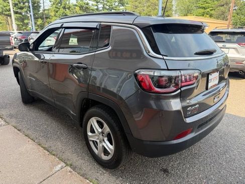 Used 2023 Jeep Compass Latitude w/ Convenience Group AWD/4WD image 5