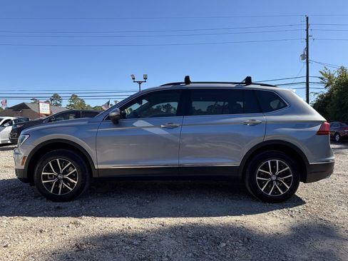 Used 2021 Volkswagen Tiguan SE w/ Panoramic Sunroof Package image 8