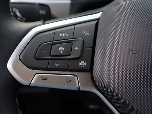 Used 2023 Volkswagen Atlas Cross Sport SE w/ Black Wheel Package image 20