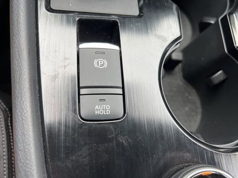 Used 2024 Nissan Rogue SL image 25