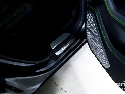 Used 2020 Lamborghini Urus image 26