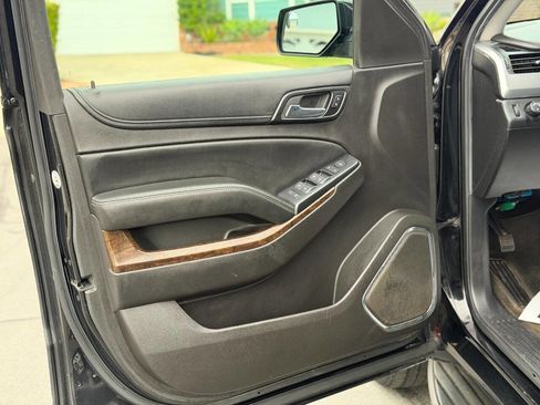 Used 2019 Chevrolet Tahoe 2WD w/ Remote Keyless Entry Package image 11