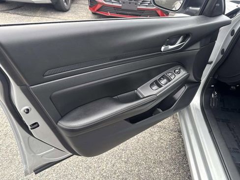 Used 2024 Nissan Altima 2.5 SV image 19