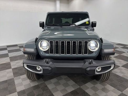 Used 2025 Jeep Wrangler Unlimited Sahara w/ Safety Group AWD/4WD image 2