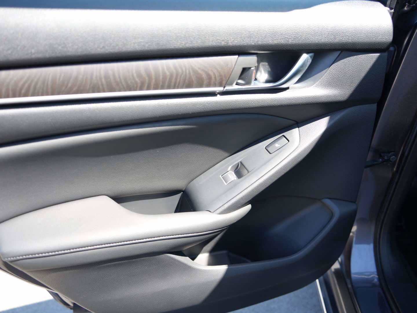 Used 2019 Honda Accord Touring image 8
