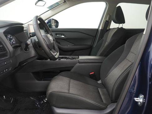 Used 2025 Nissan Rogue SV AWD/4WD image 24